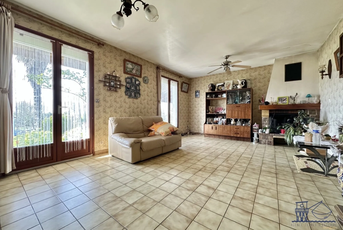 Maison à vendre à Floirac avec grand terrain, luminosité et potentiel 