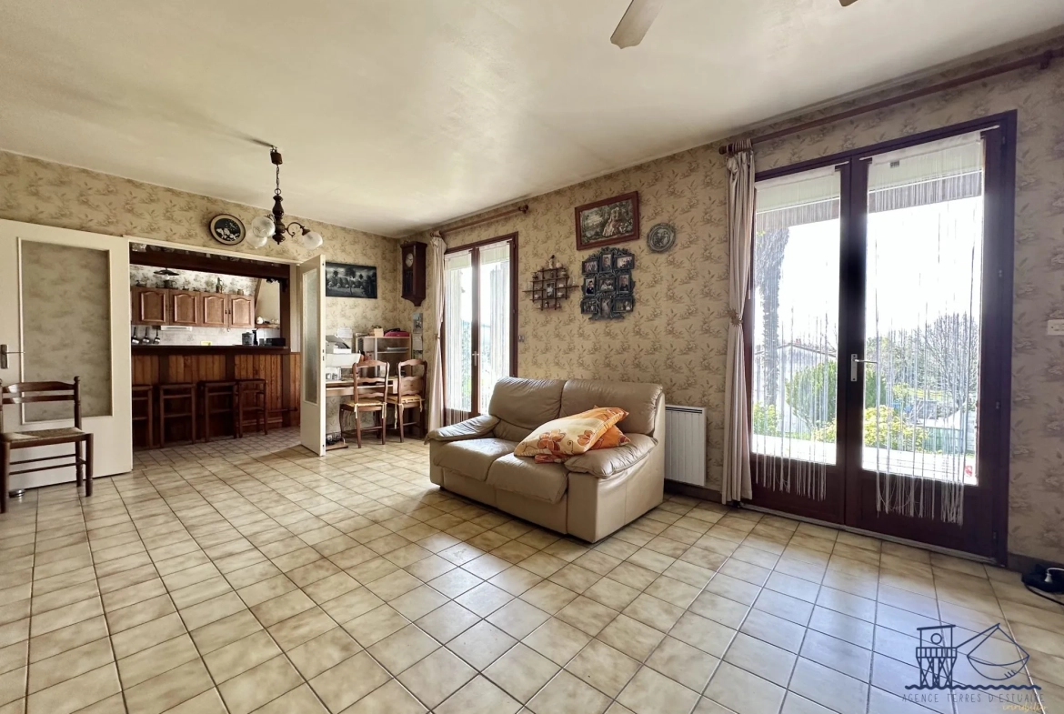 Maison à vendre à Floirac avec grand terrain, luminosité et potentiel 