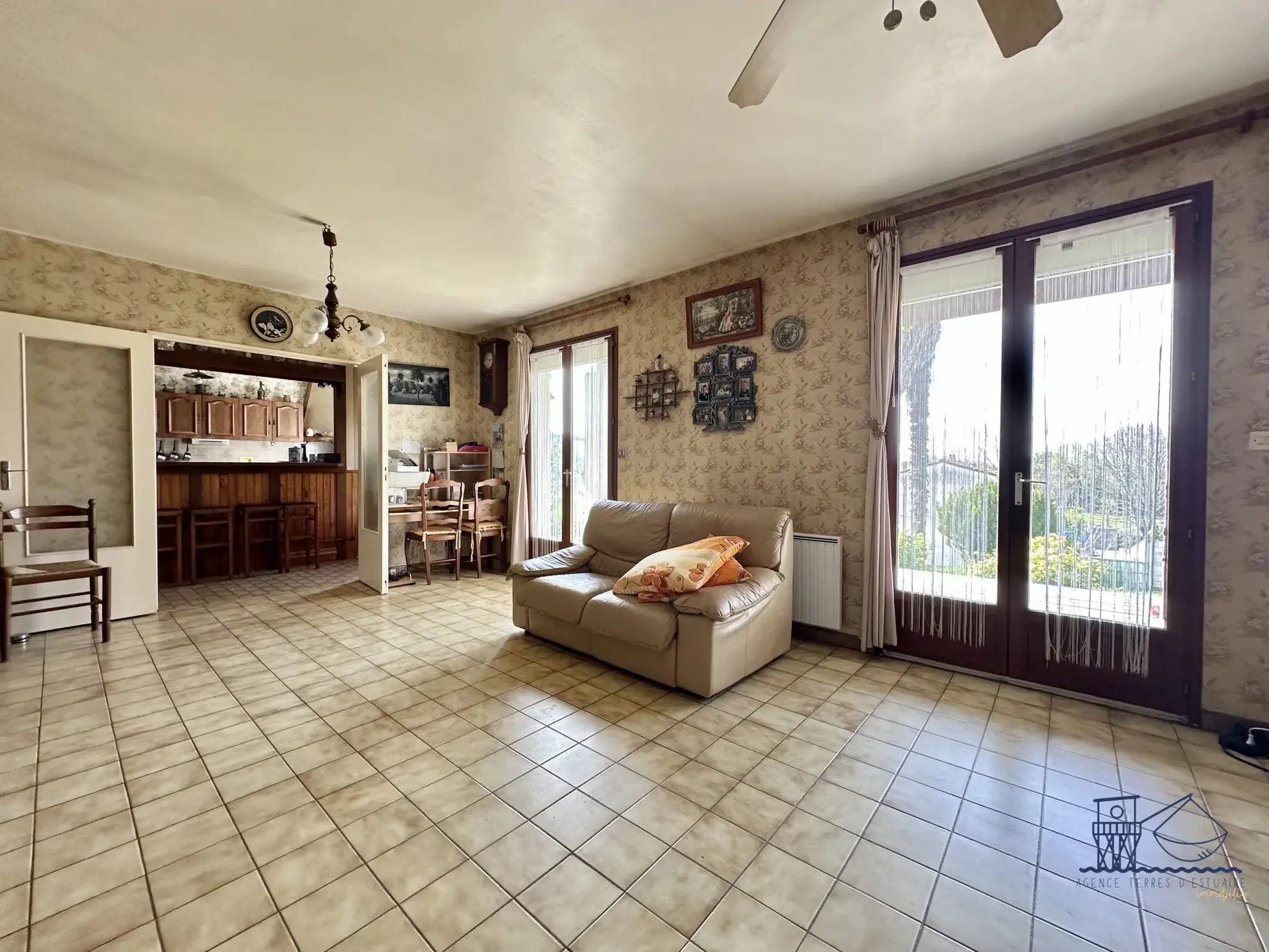 Maison à vendre à Floirac avec grand terrain, luminosité et potentiel 