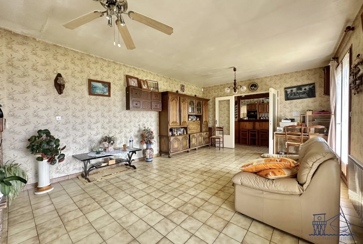 Maison à vendre à Floirac avec grand terrain, luminosité et potentiel 