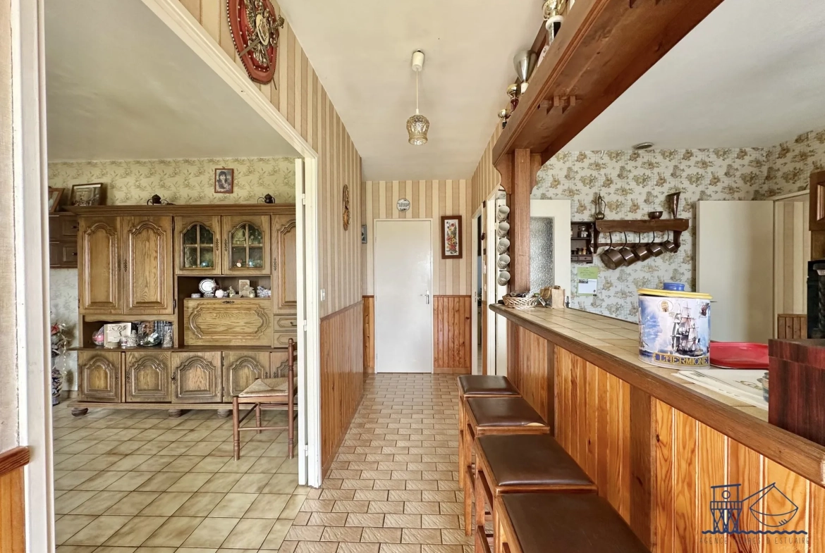 Maison à vendre à Floirac avec grand terrain, luminosité et potentiel 