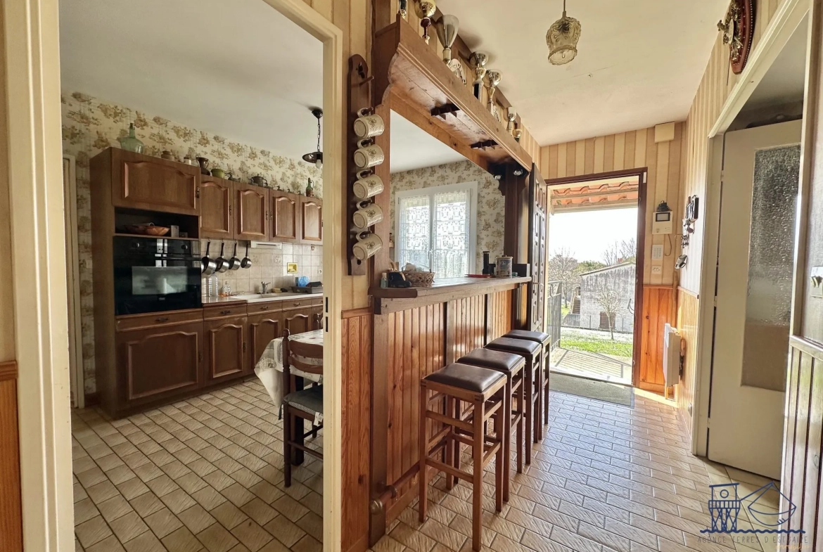 Maison à vendre à Floirac avec grand terrain, luminosité et potentiel 