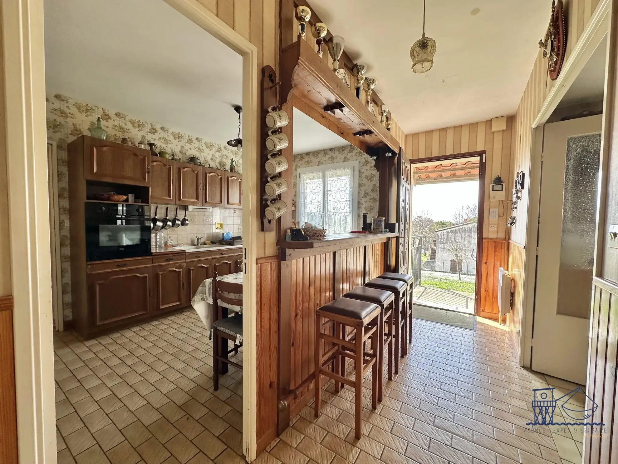 Maison à vendre à Floirac avec grand terrain, luminosité et potentiel 