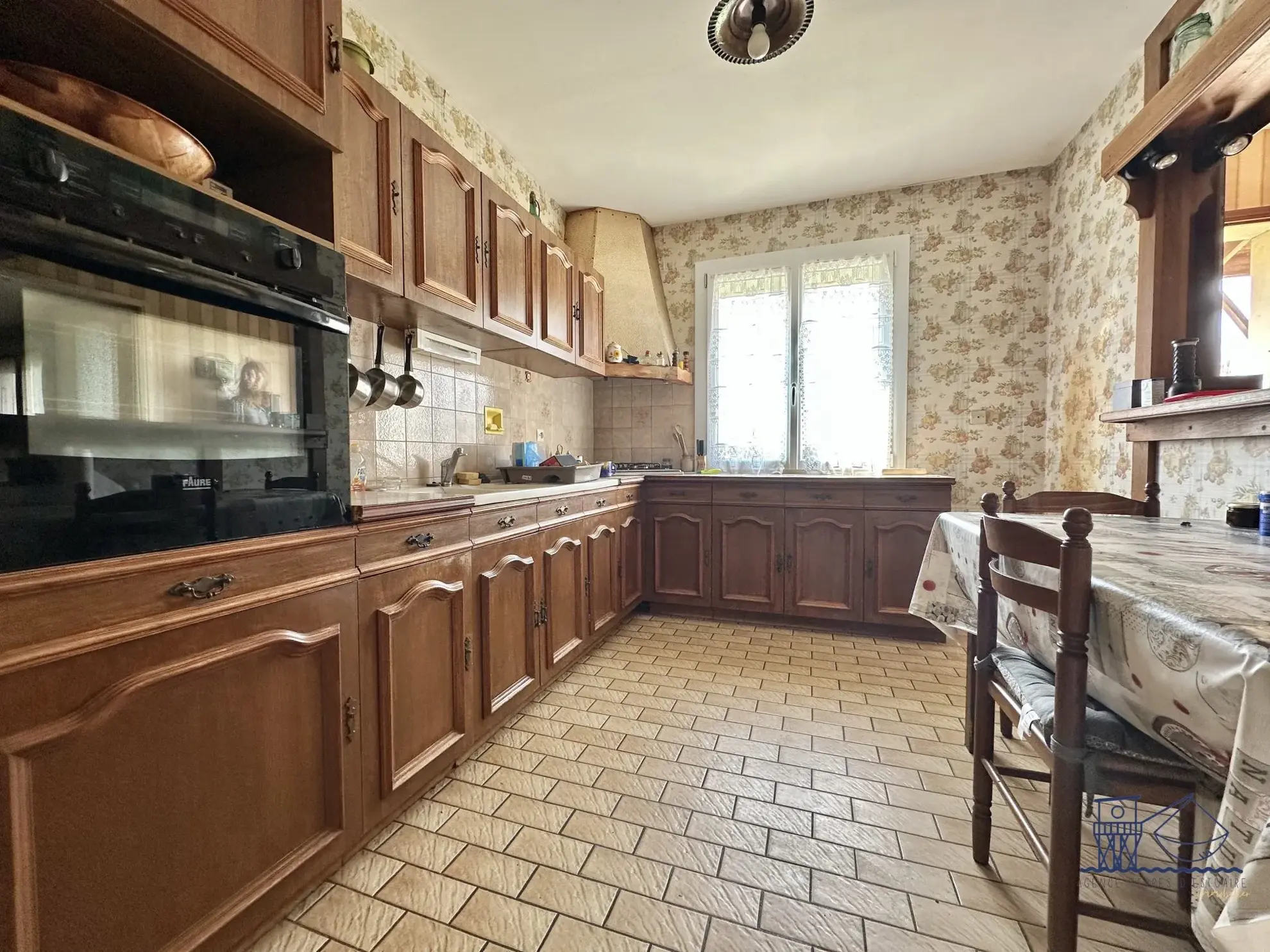 Maison à vendre à Floirac avec grand terrain, luminosité et potentiel 