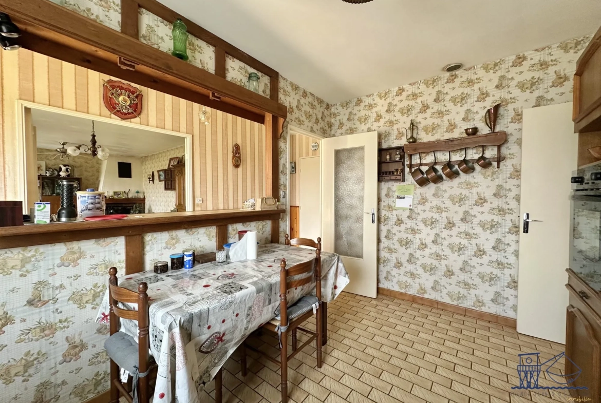 Maison à vendre à Floirac avec grand terrain, luminosité et potentiel 