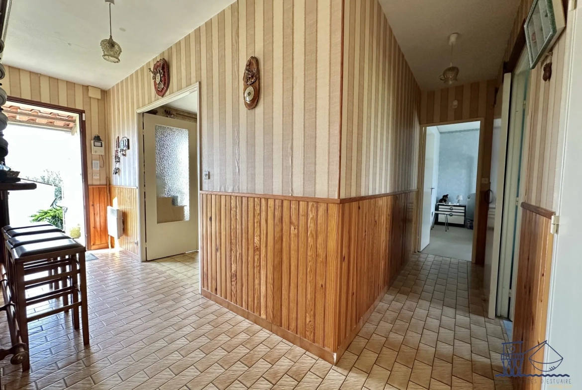 Maison à vendre à Floirac avec grand terrain, luminosité et potentiel 