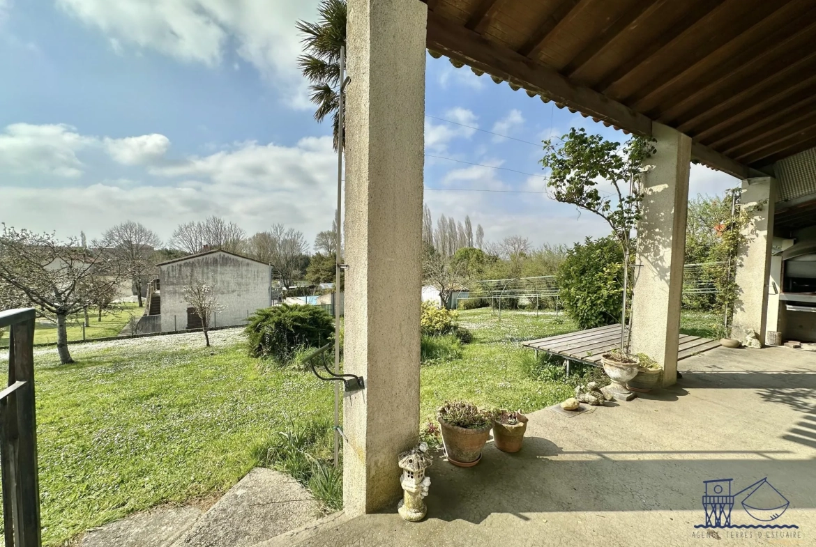 Maison à vendre à Floirac avec grand terrain, luminosité et potentiel 