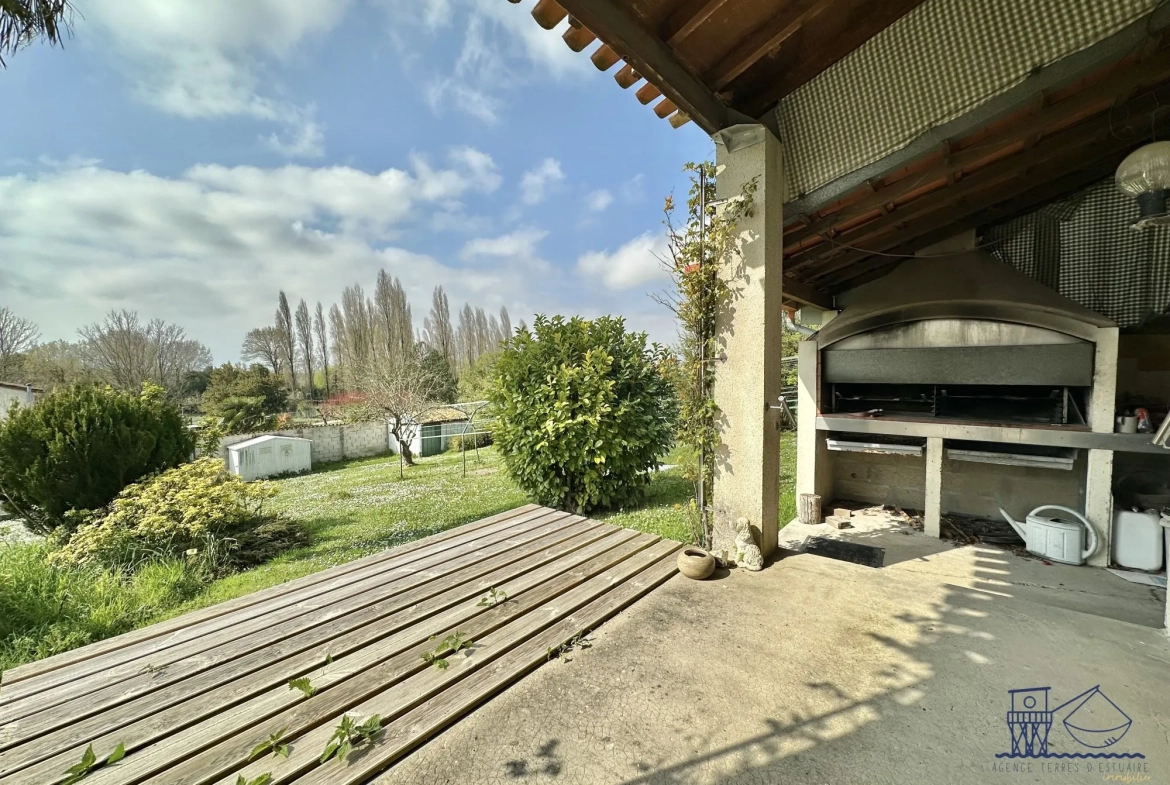 Maison à vendre à Floirac avec grand terrain, luminosité et potentiel 