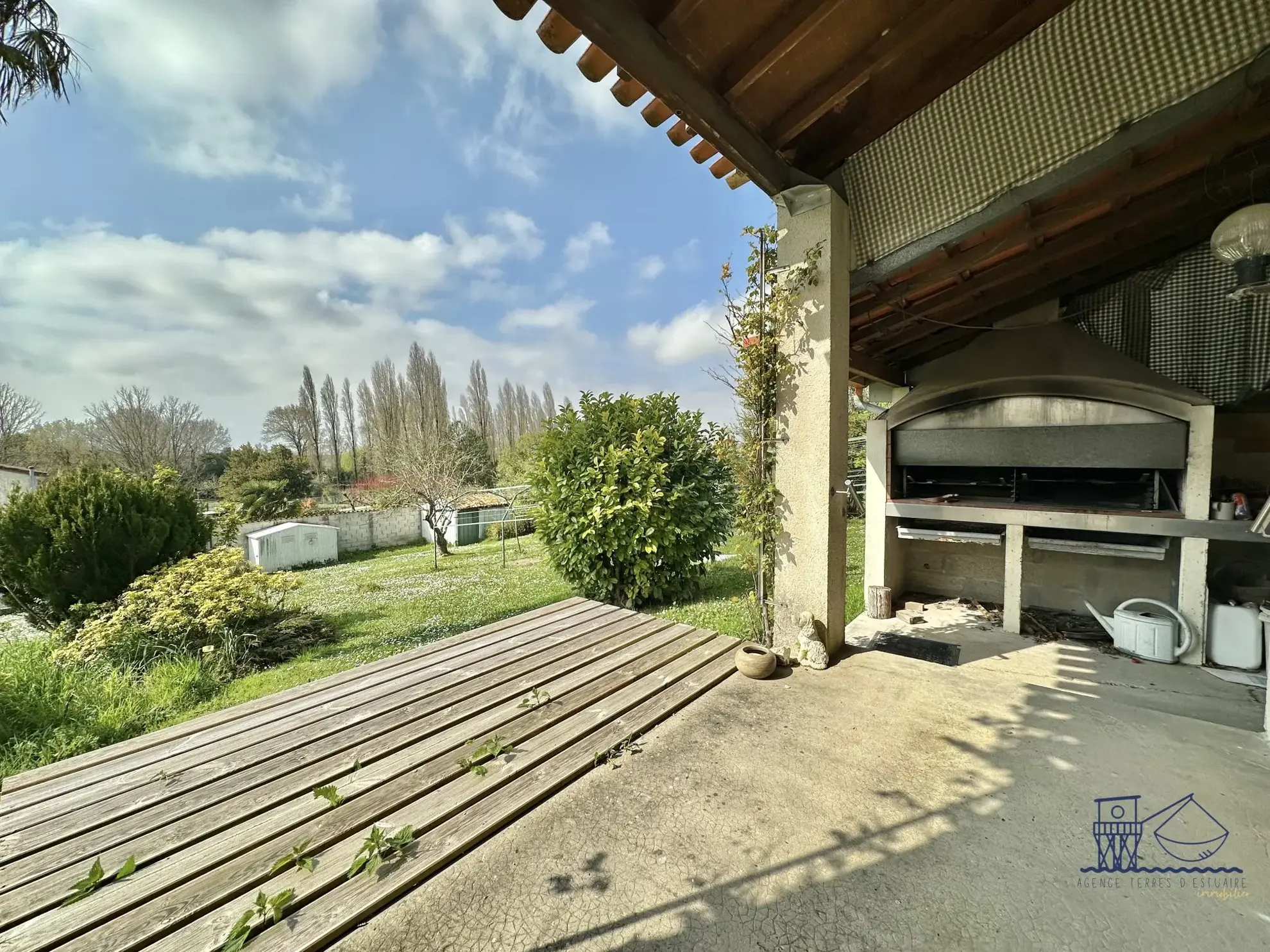 Maison à vendre à Floirac avec grand terrain, luminosité et potentiel 