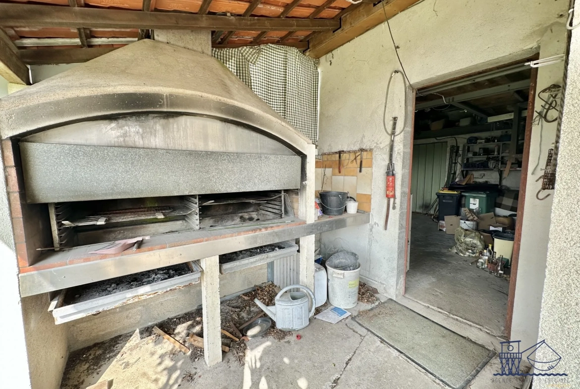 Maison à vendre à Floirac avec grand terrain, luminosité et potentiel 