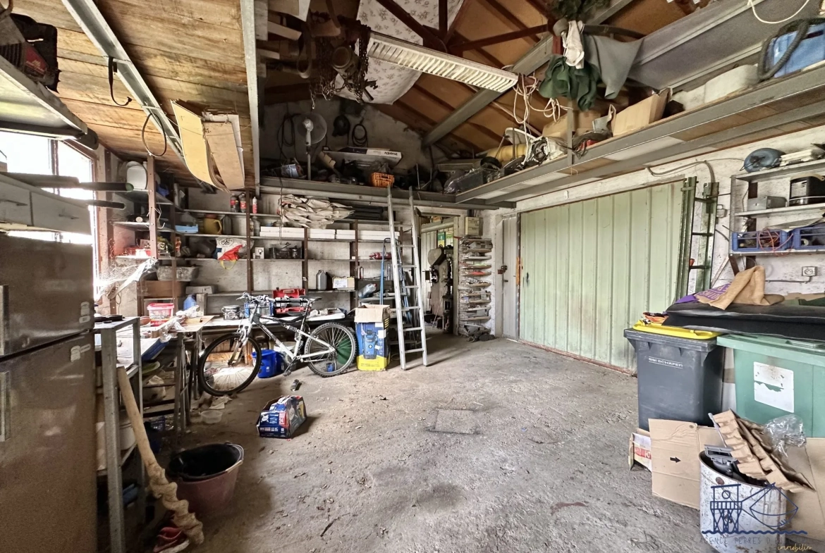 Maison à vendre à Floirac avec grand terrain, luminosité et potentiel 