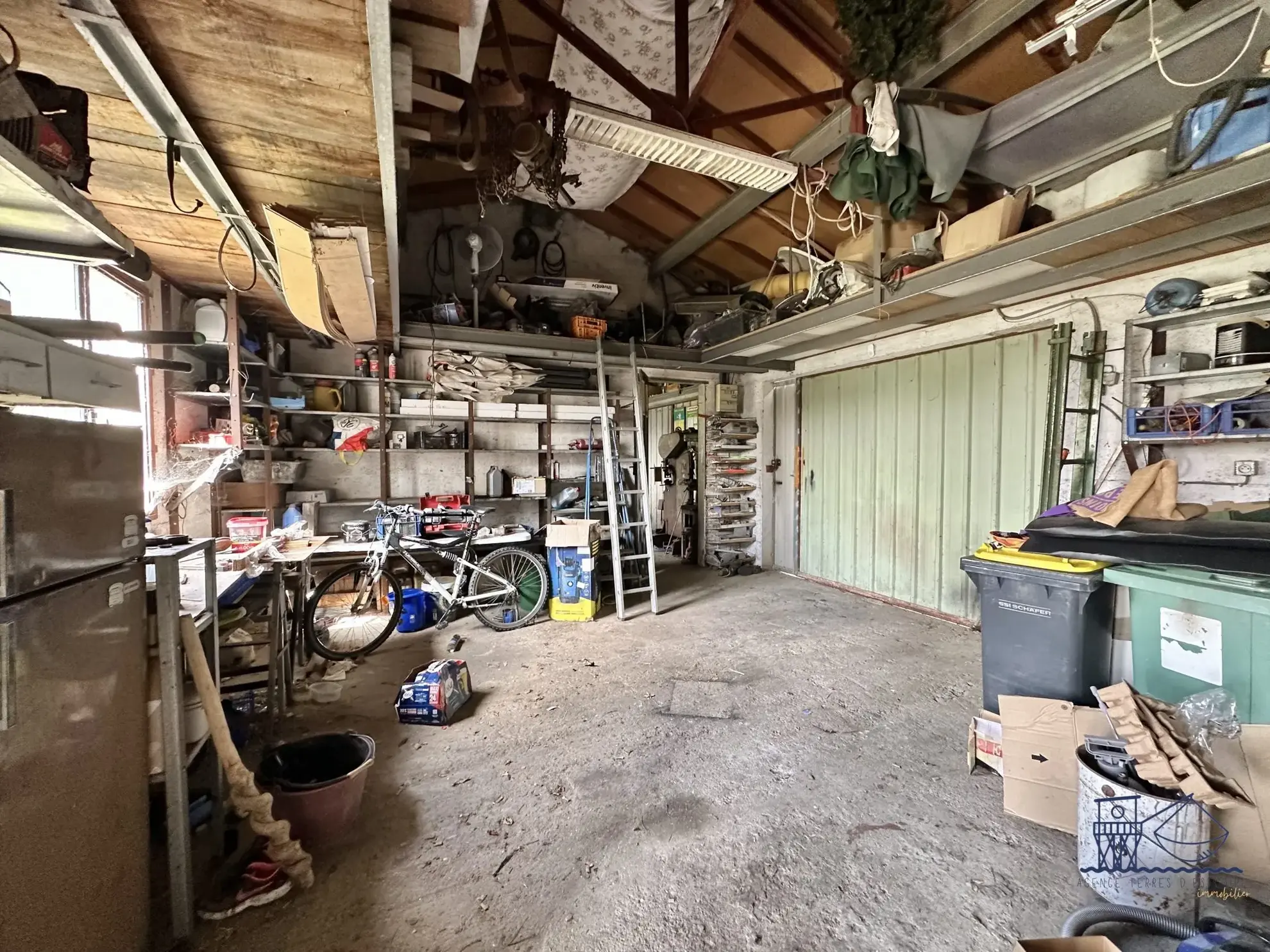 Maison à vendre à Floirac avec grand terrain, luminosité et potentiel 