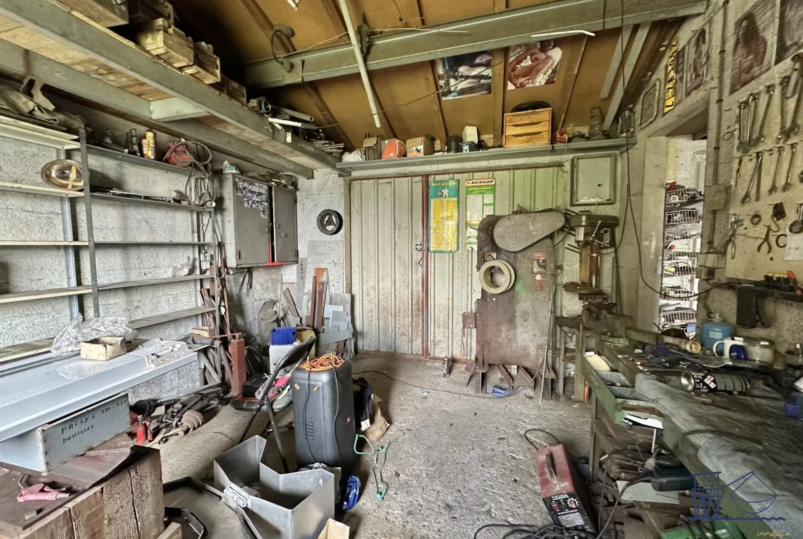 Maison à vendre à Floirac avec grand terrain, luminosité et potentiel 