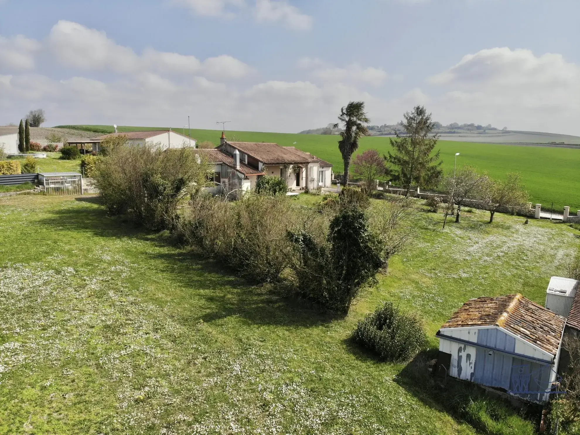 Maison à vendre à Floirac avec grand terrain, luminosité et potentiel 