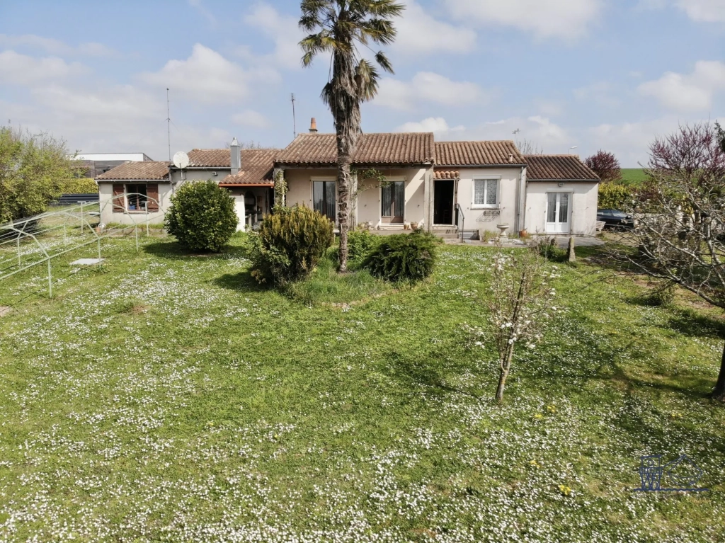 Maison à vendre à Floirac avec grand terrain, luminosité et potentiel