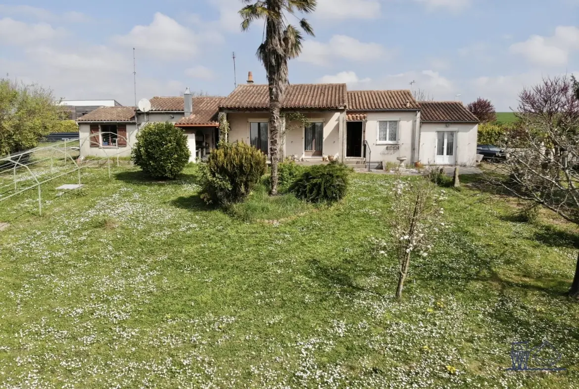Maison à vendre à Floirac avec grand terrain, luminosité et potentiel 