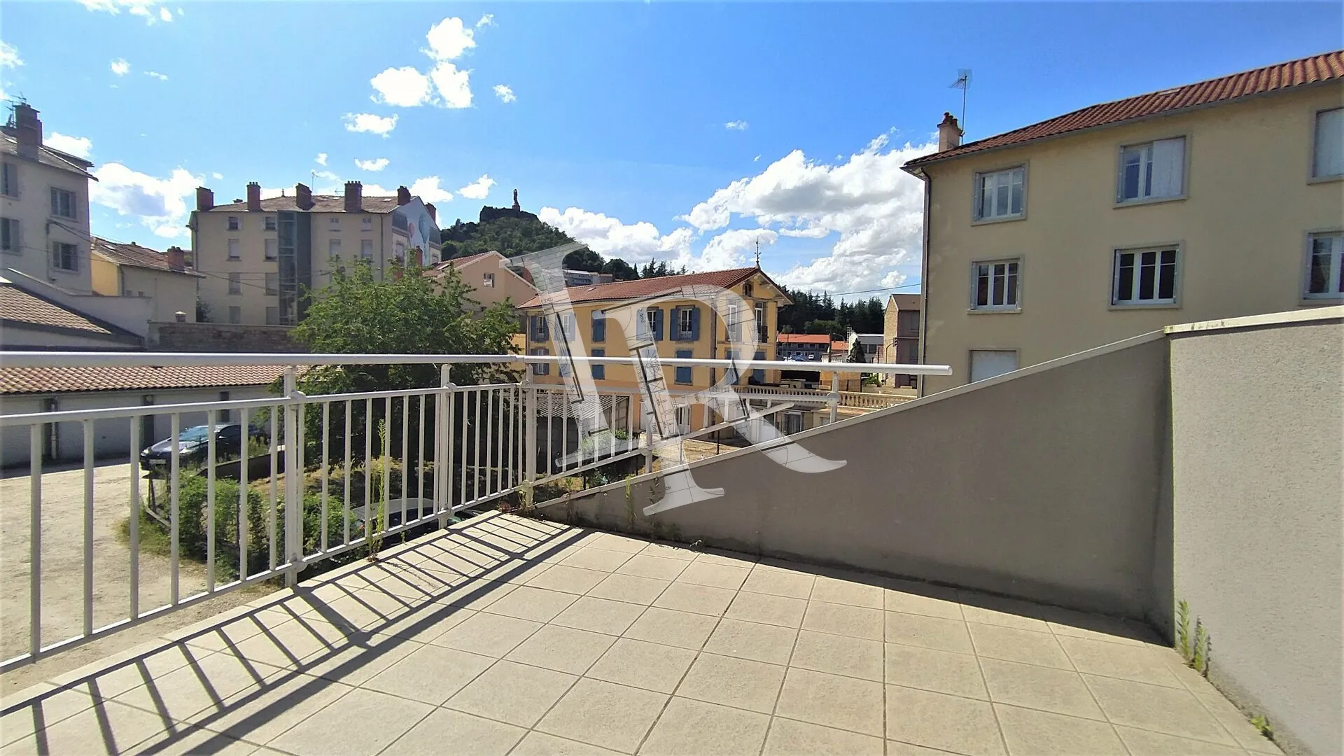 Maison de ville F4-F5 de 132 m² avec terrasse et garage à Le Puy-en-Velay 