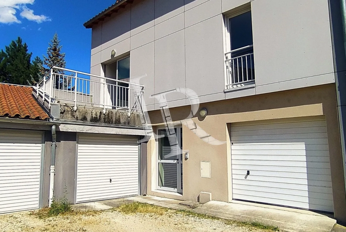 Maison de ville F4-F5 de 132 m² avec terrasse et garage à Le Puy-en-Velay 