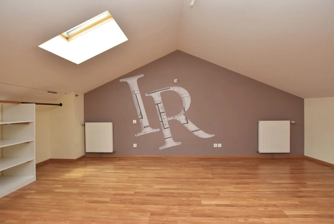 Maison de ville F4-F5 de 132 m² avec terrasse et garage à Le Puy-en-Velay 