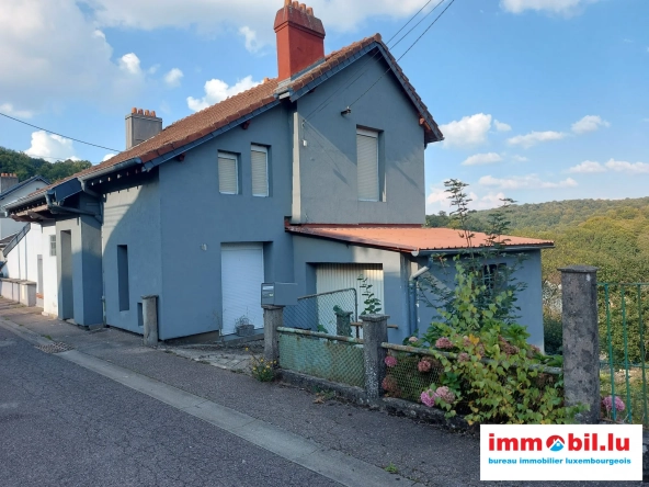 Maison mitoyenne à rénover avec jardin et garage à Ottange