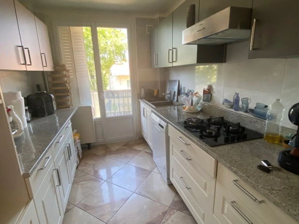 Appartement T3 spacieux au Puy-en-Velay avec vue dégagée et cave