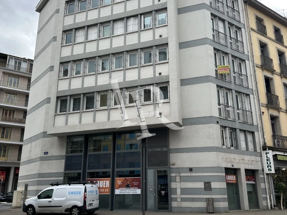 Appartement T3 spacieux au Puy-en-Velay avec vue dégagée et cave