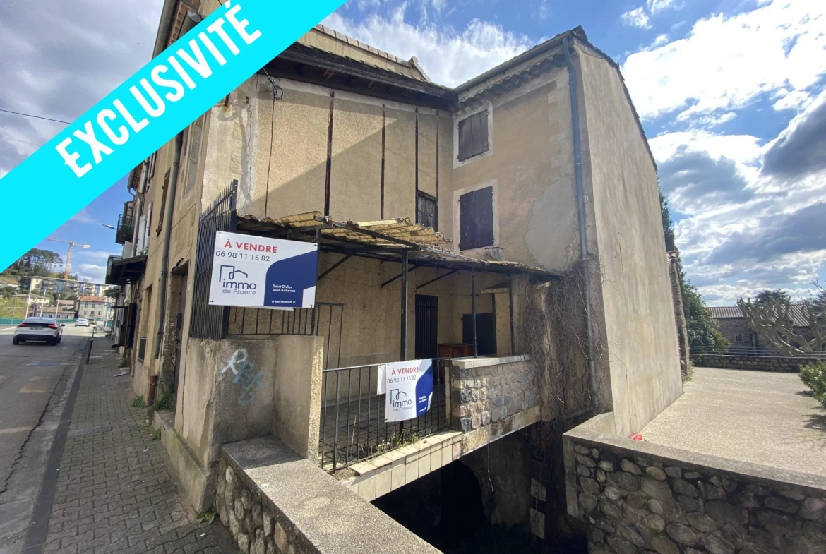 Maison à rénover de 110 m² à Pont d'Aubenas avec terrasse et cave 