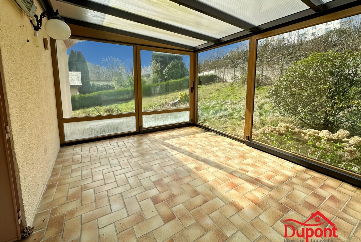 Maison à vendre à Revin avec grand terrain et potentiel de rénovation 