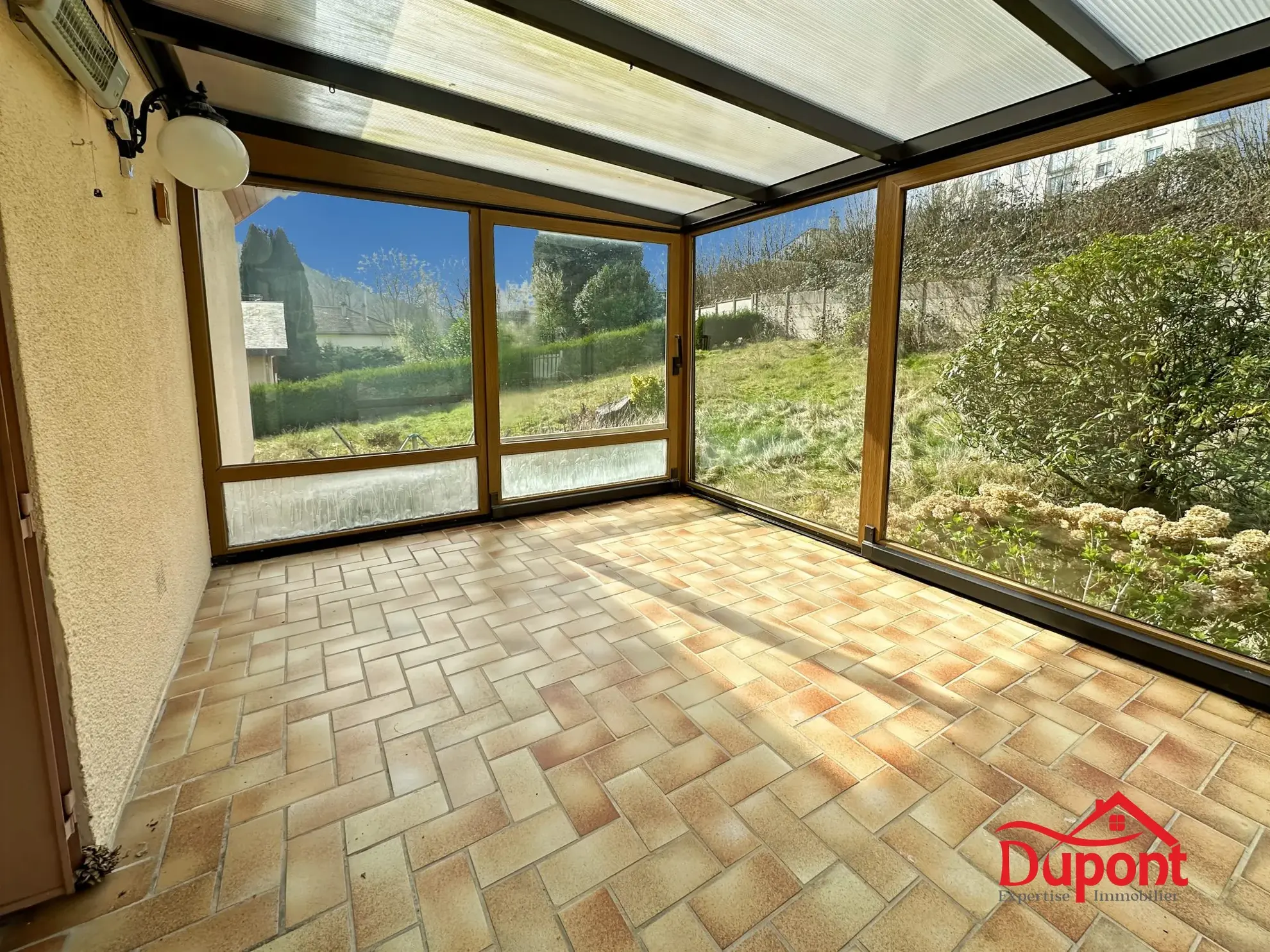 Maison à vendre à Revin avec grand terrain et potentiel de rénovation 