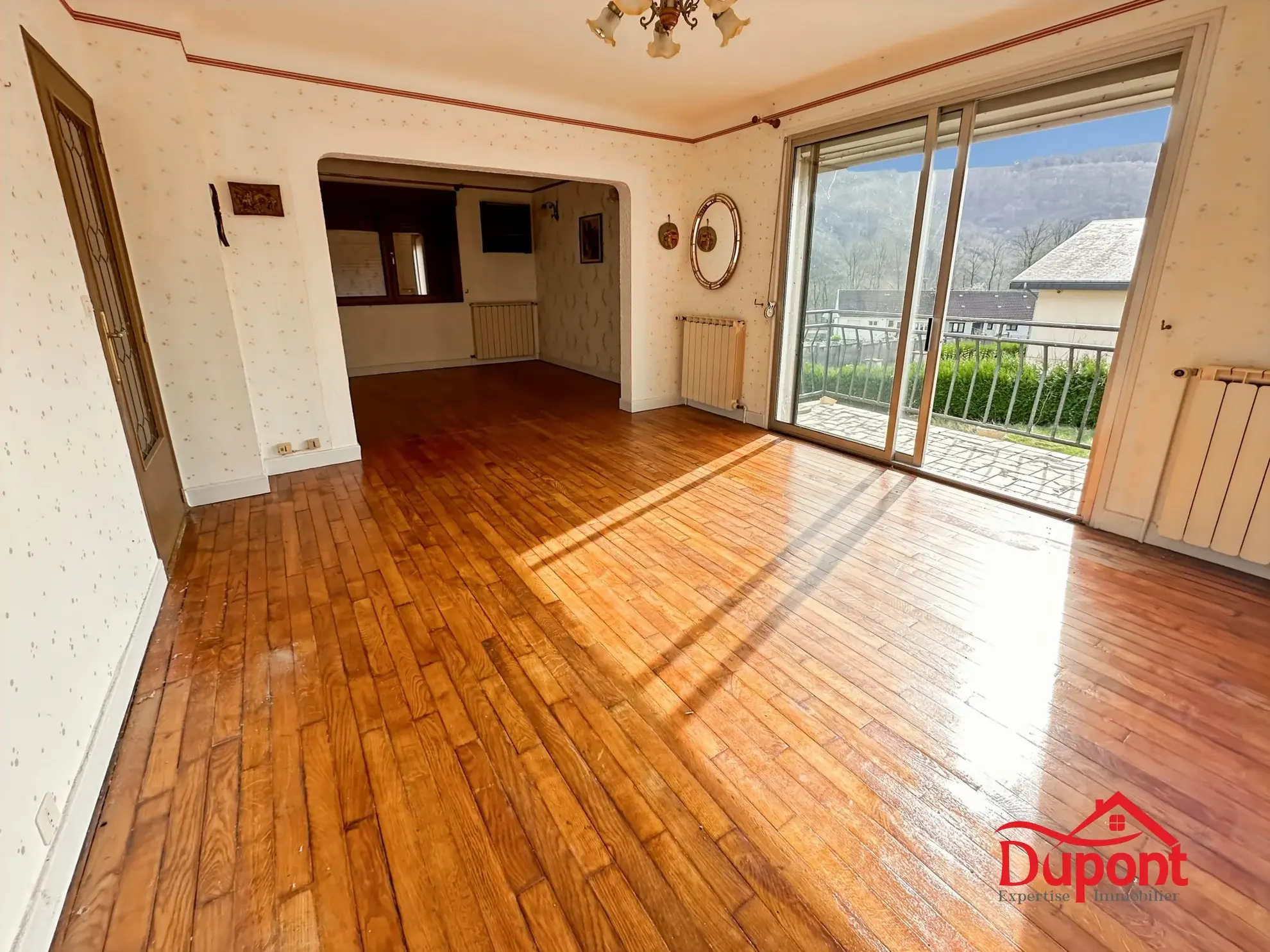 Maison à vendre à Revin avec grand terrain et potentiel de rénovation 
