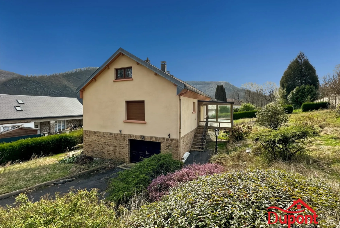 Maison à vendre à Revin avec grand terrain et potentiel de rénovation 