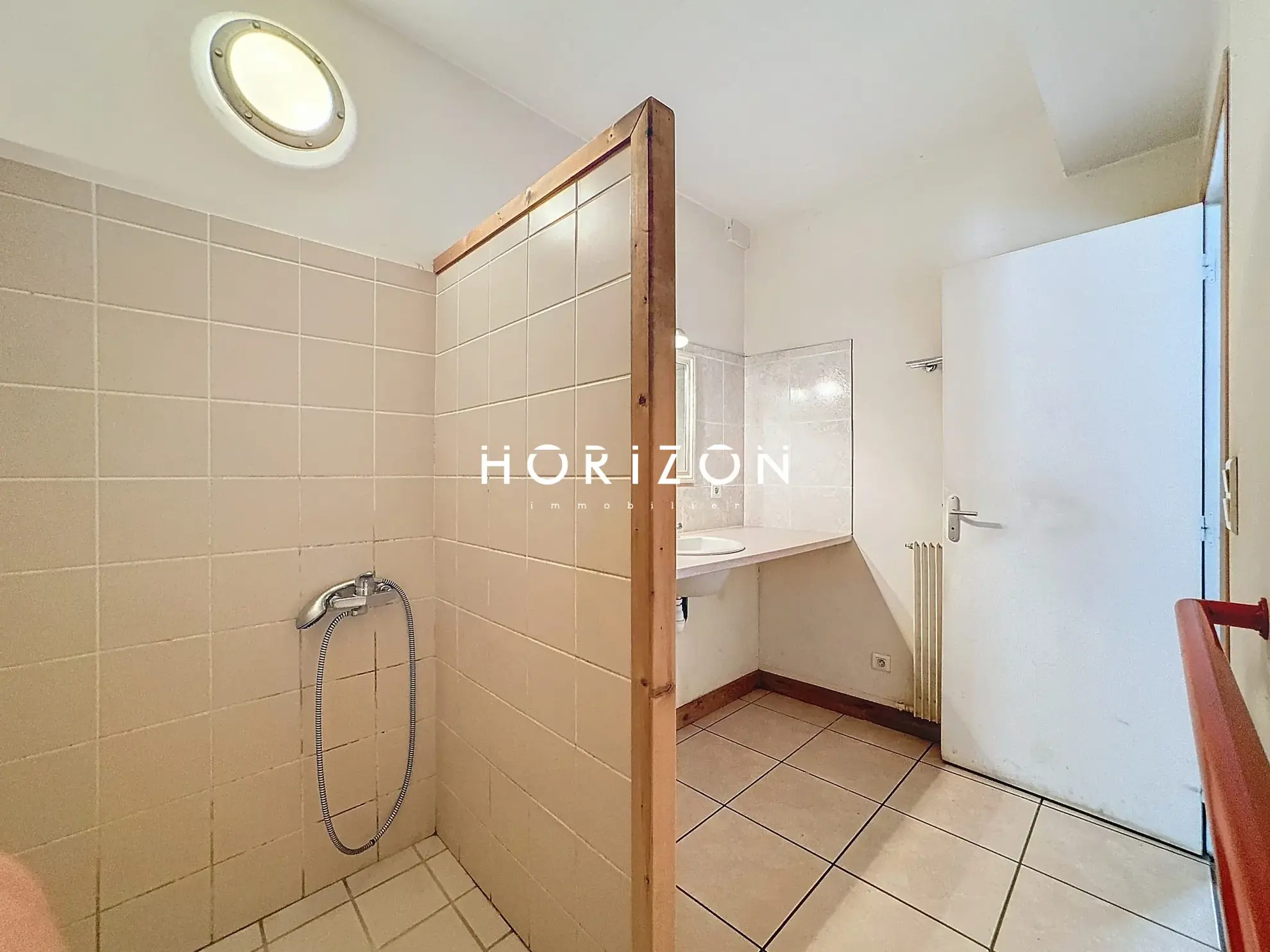 Maison de ville à Thoissey 136 m² avec jardin à rénover 
