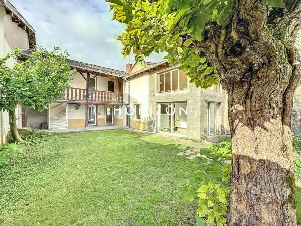 Maison de ville à Thoissey 136 m² avec jardin à rénover