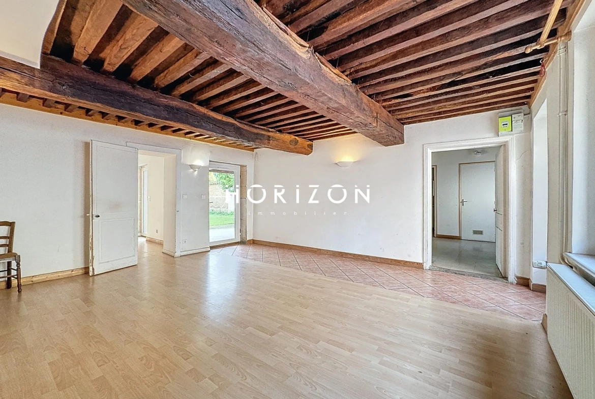 Maison de ville à Thoissey 136 m² avec jardin à rénover 