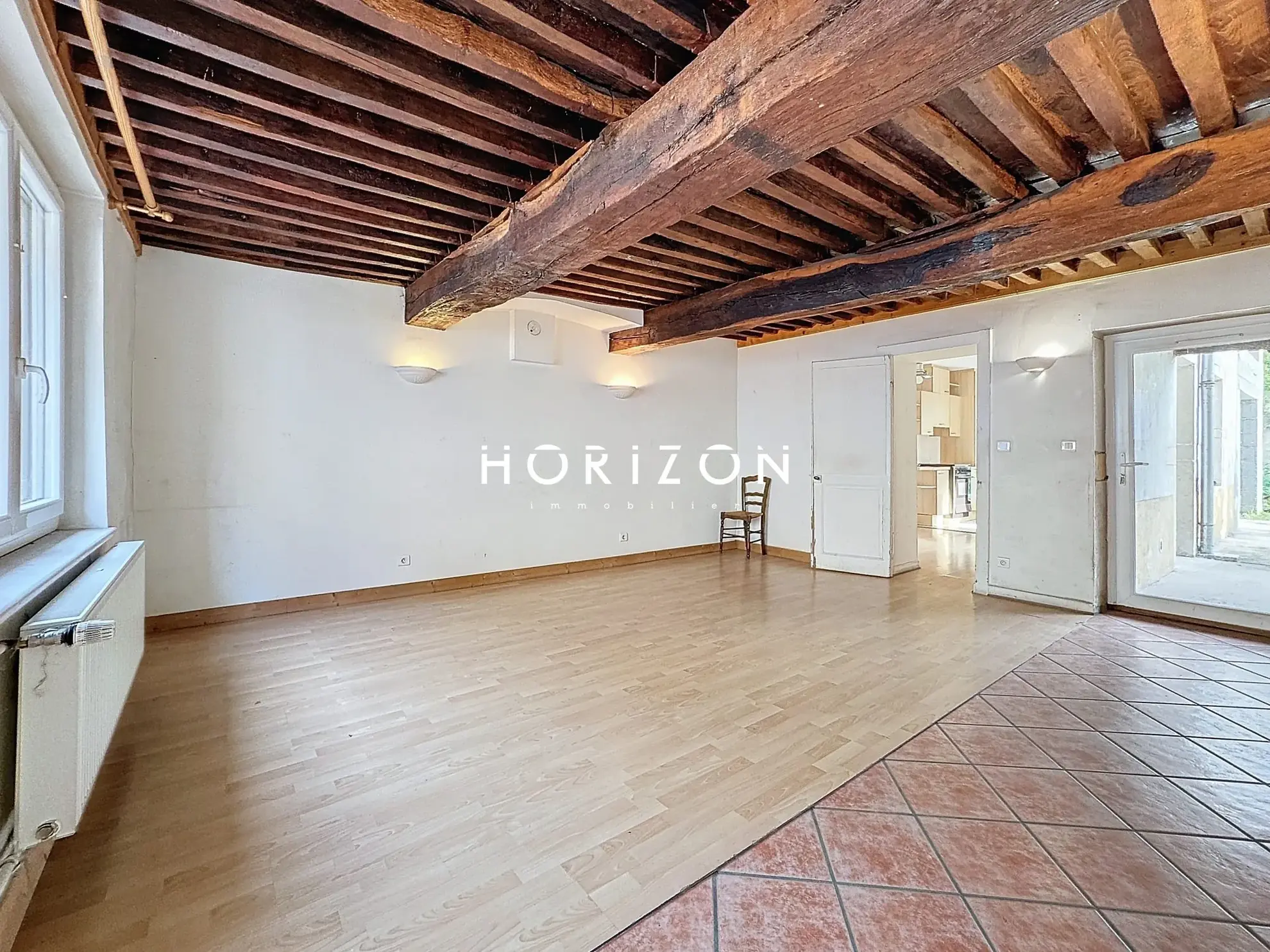 Maison de ville à Thoissey 136 m² avec jardin à rénover 