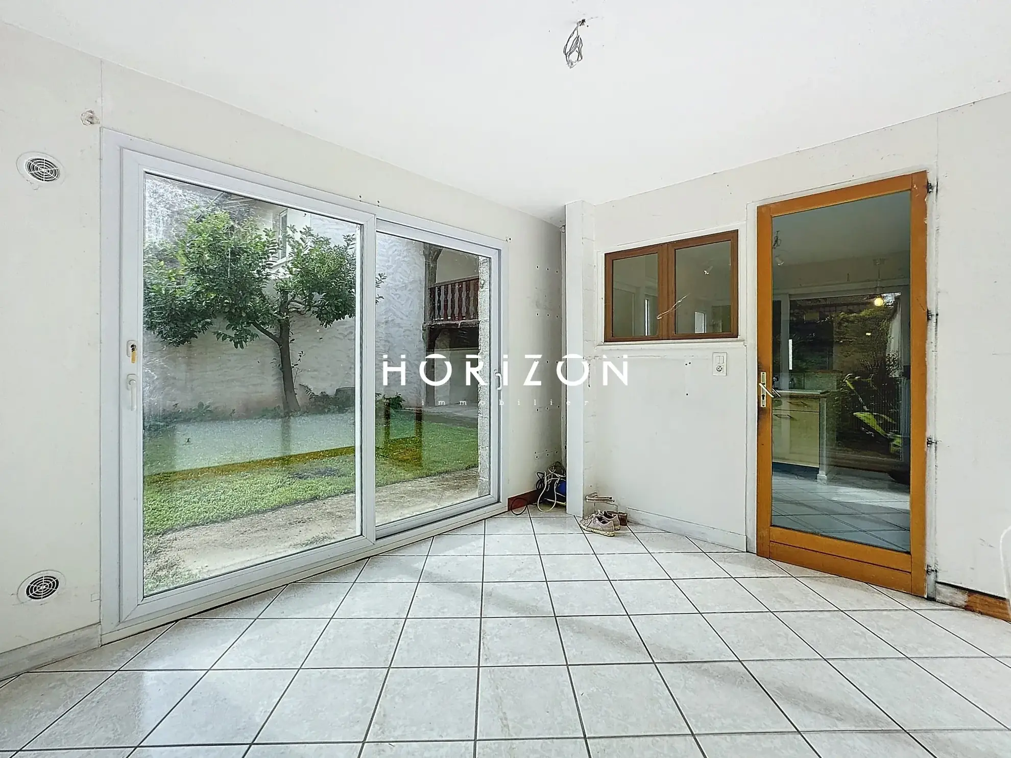 Maison de ville à Thoissey 136 m² avec jardin à rénover 