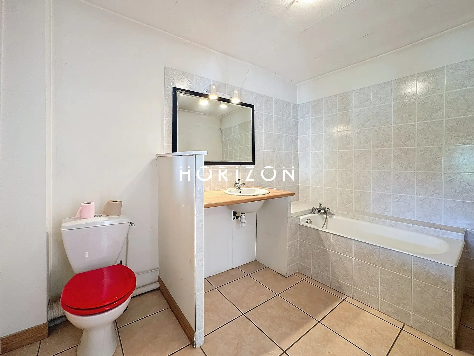 Maison de ville à Thoissey 136 m² avec jardin à rénover 