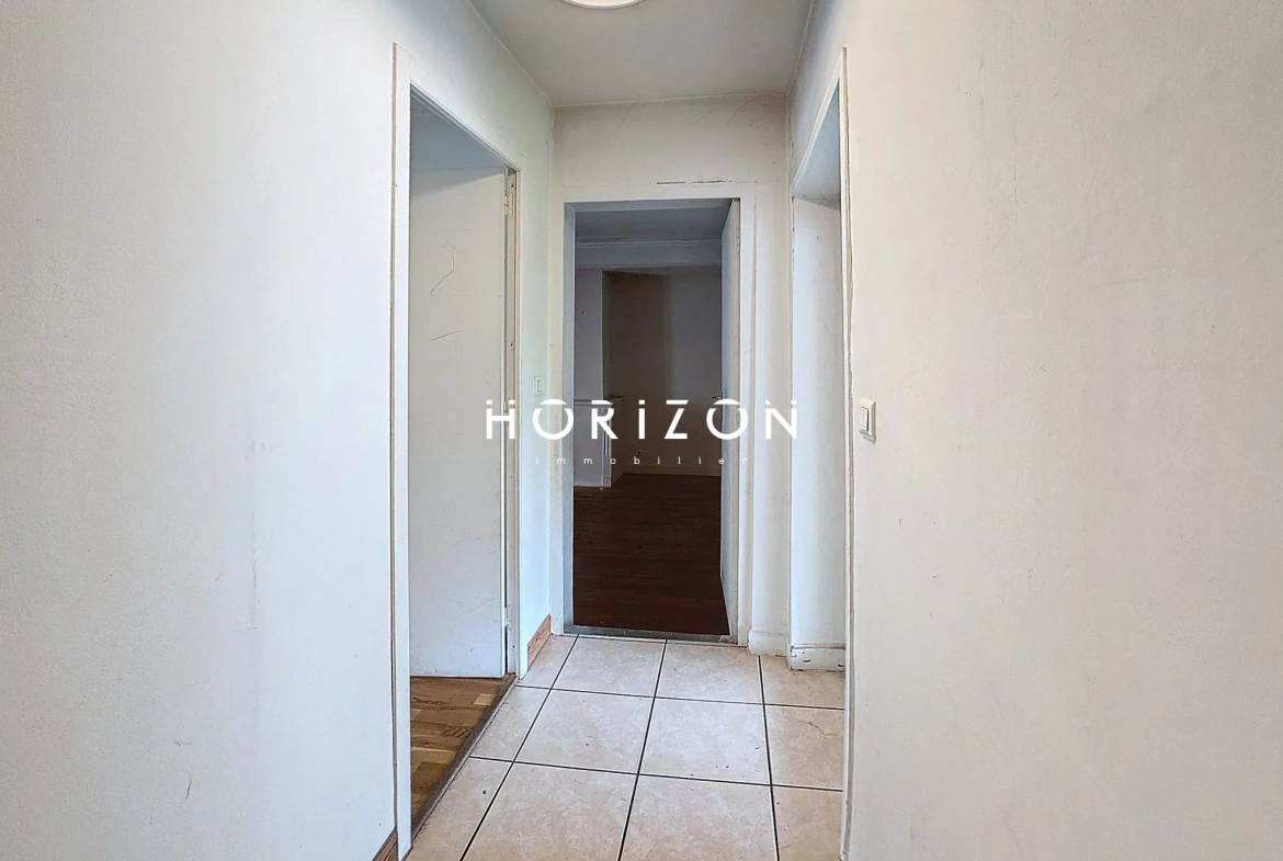 Maison de ville à Thoissey 136 m² avec jardin à rénover 