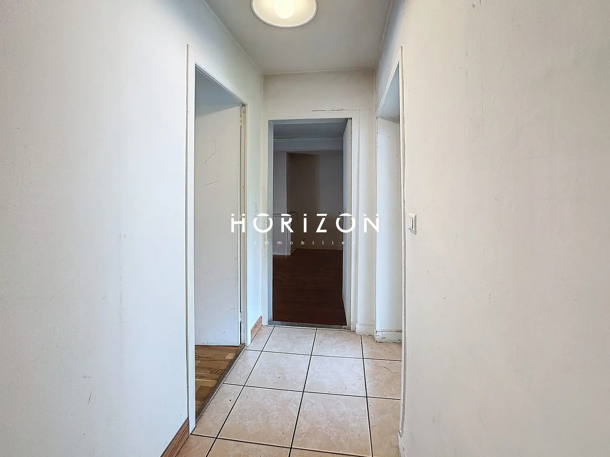 Maison de ville à Thoissey 136 m² avec jardin à rénover 