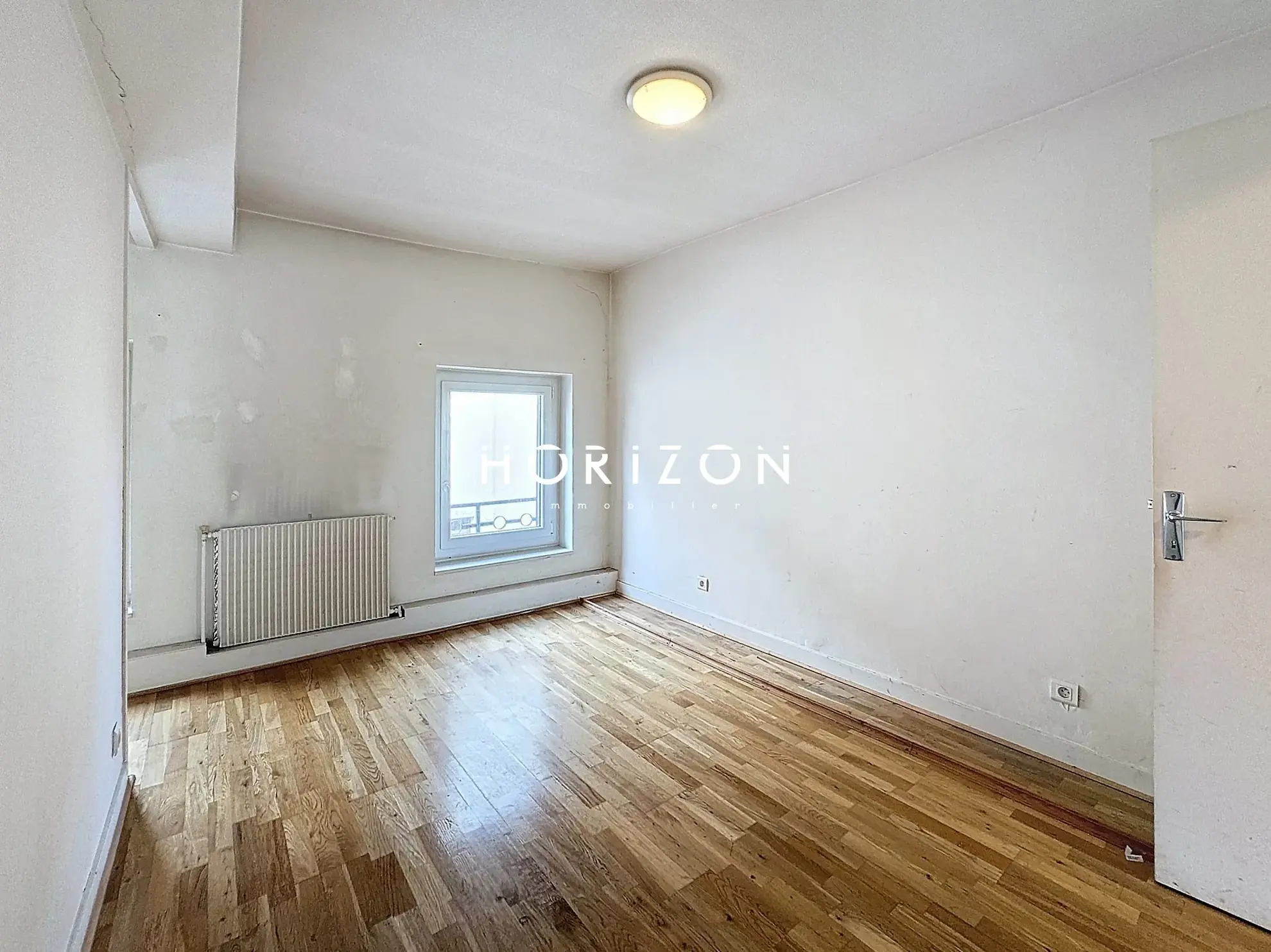 Maison de ville à Thoissey 136 m² avec jardin à rénover 