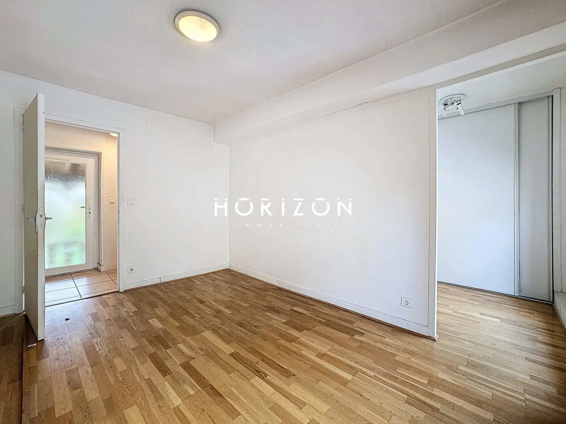 Maison de ville à Thoissey 136 m² avec jardin à rénover 