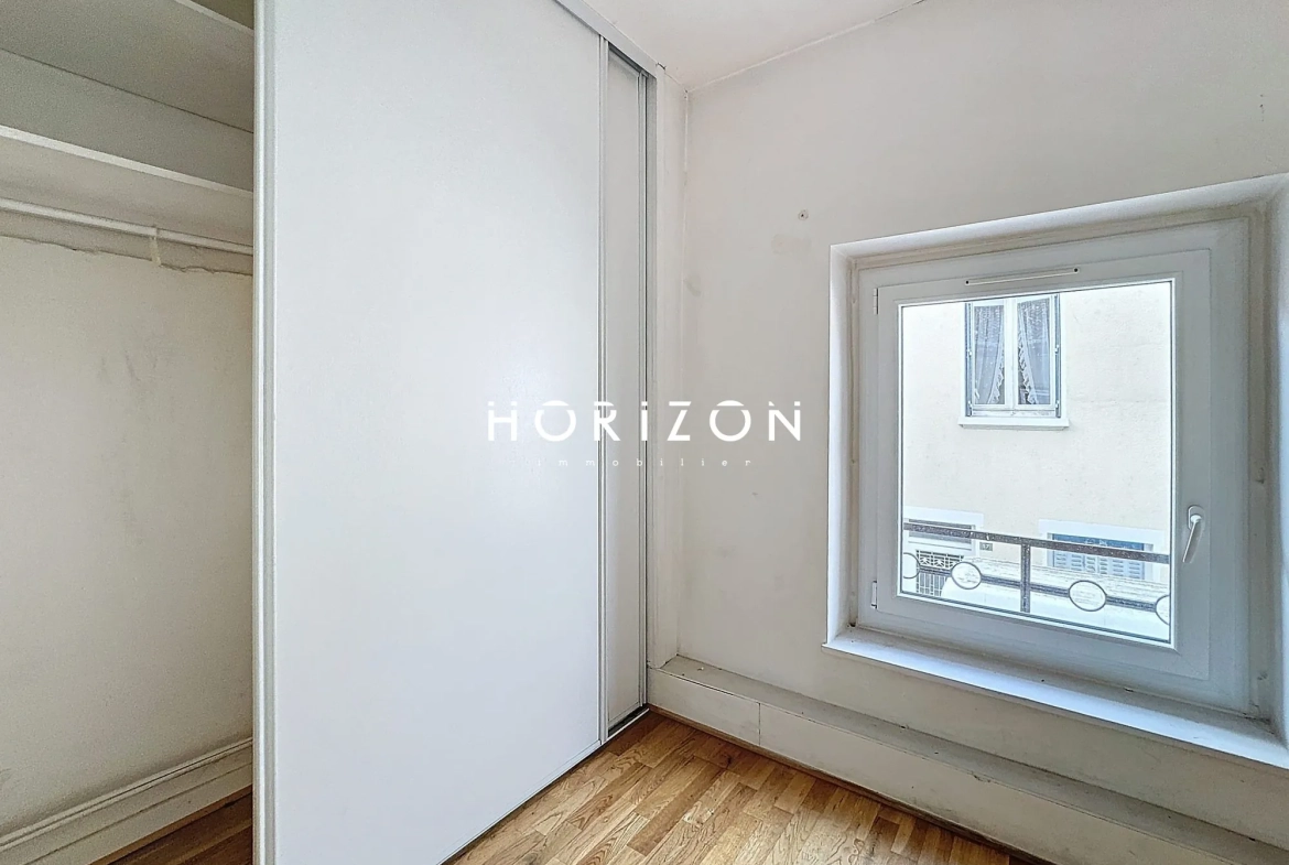 Maison de ville à Thoissey 136 m² avec jardin à rénover 