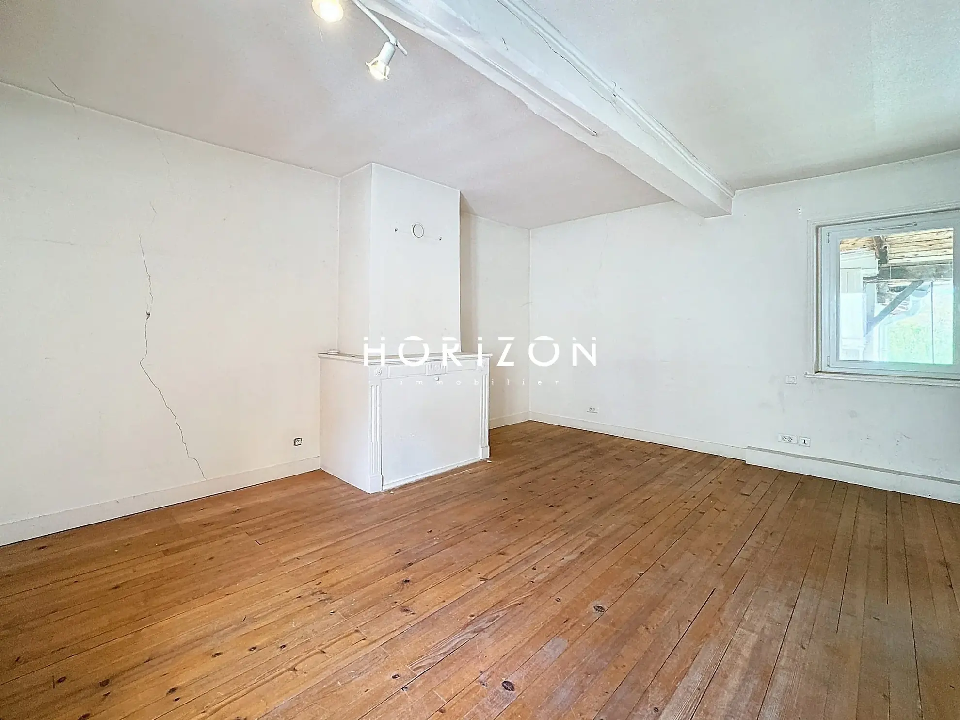 Maison de ville à Thoissey 136 m² avec jardin à rénover 