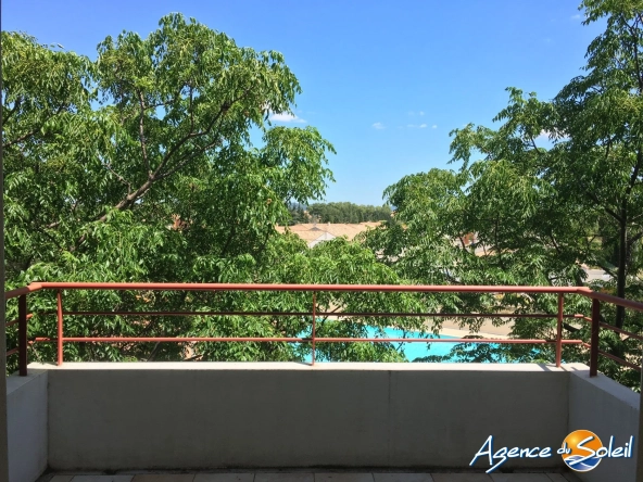 Investissement immobilier T3 avec parking et vue piscine à Lézignan-Corbières