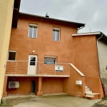 Maison à vendre à Priay - Rénovée, 2 chambres, terrasse et parking privé