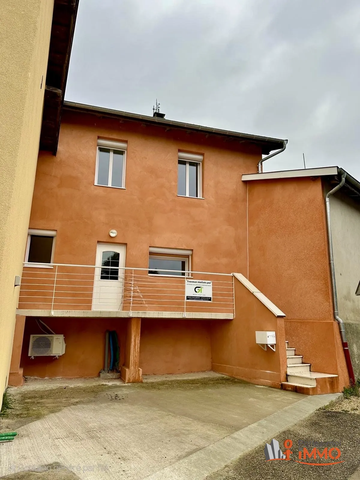 Maison à vendre à Priay - Rénovée, 2 chambres, terrasse et parking privé 
