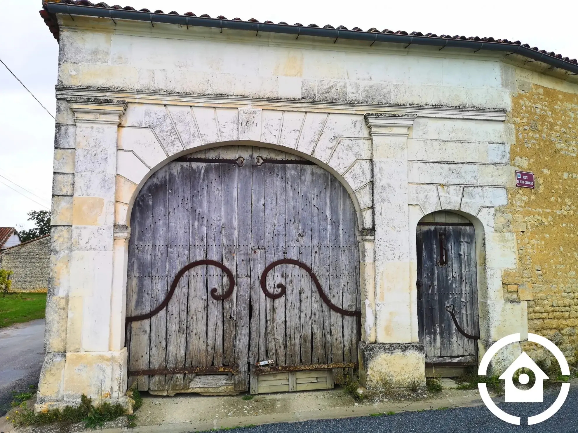 Corps de ferme à rénover avec dépendances à Saint-Cybardeaux 