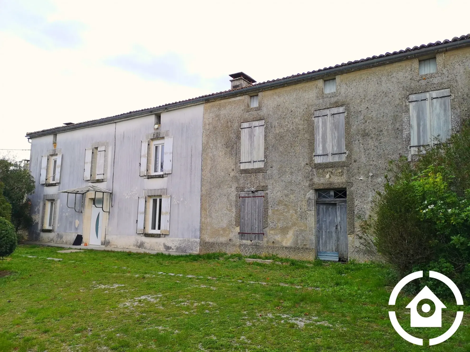 Corps de ferme à rénover avec dépendances à Saint-Cybardeaux 