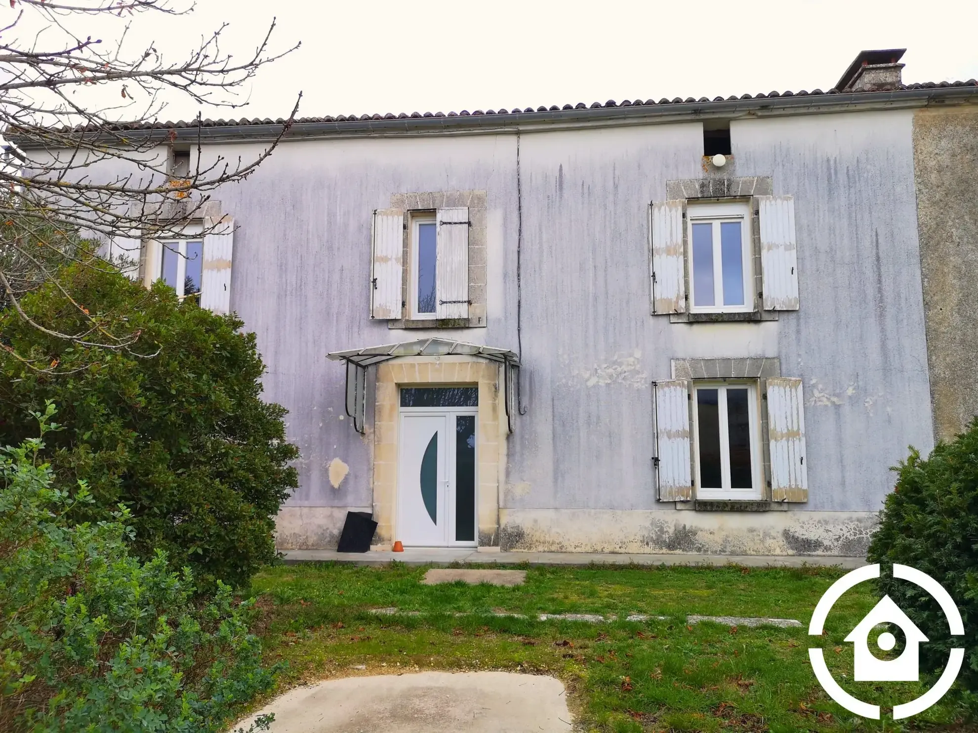 Corps de ferme à rénover avec dépendances à Saint-Cybardeaux 