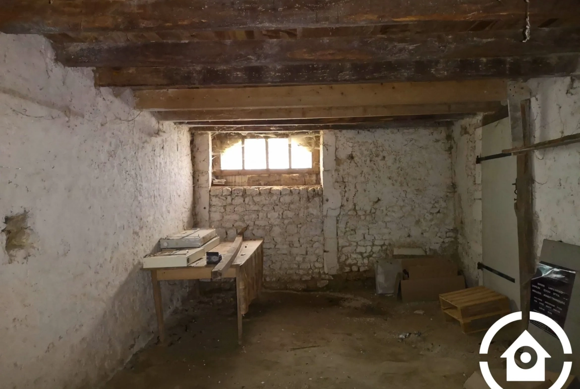 Corps de ferme à rénover avec dépendances à Saint-Cybardeaux 